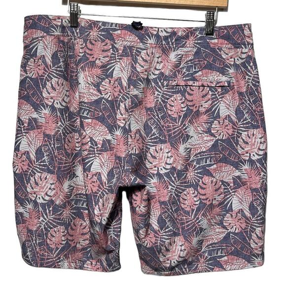 Travis Mathew Foot The Bill BoardShorts / Size-38 - Picture 5 of 9